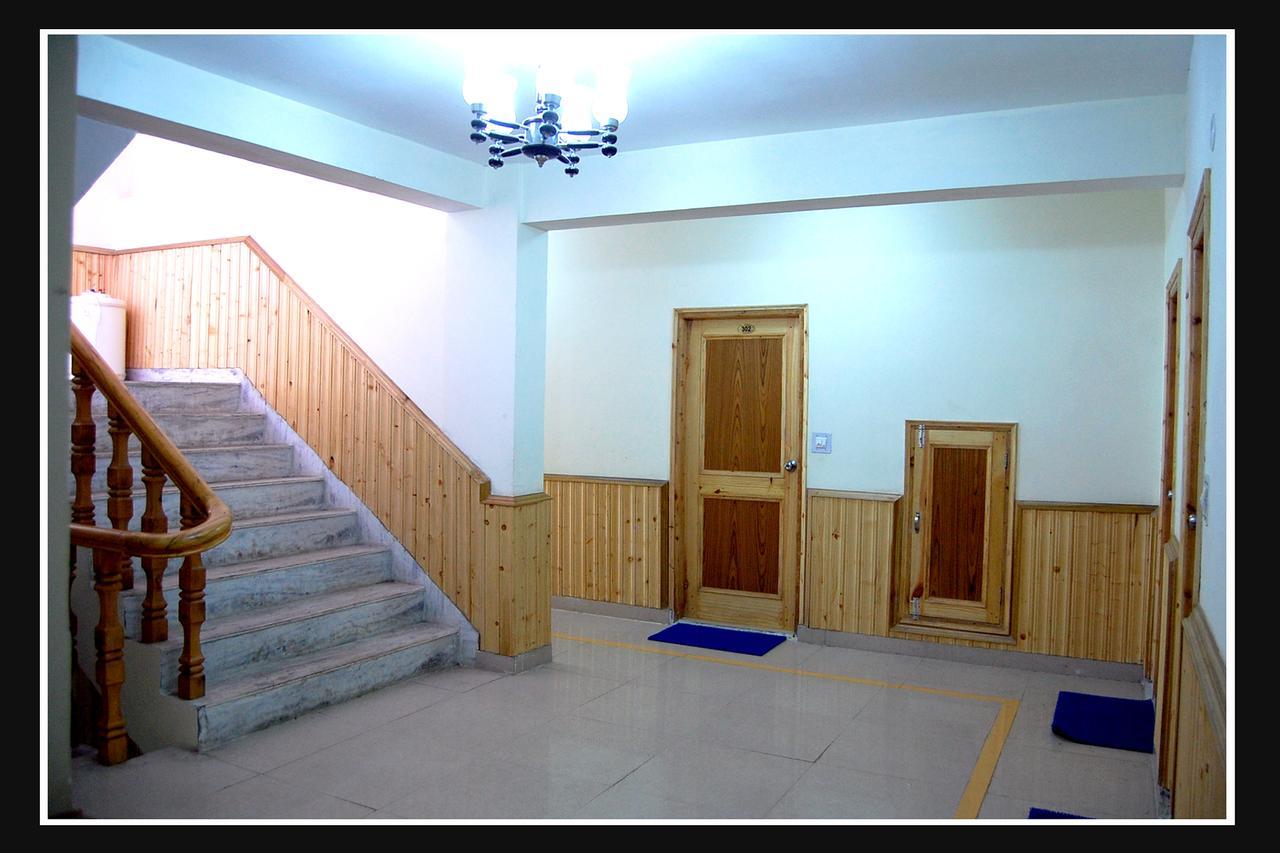 Hotel Nitesh Manāli Exterior foto